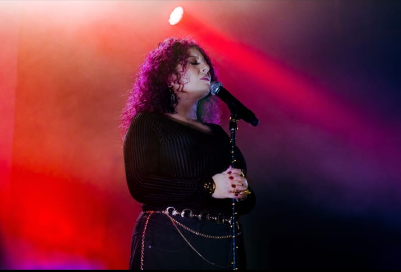 Client satisfait souriant